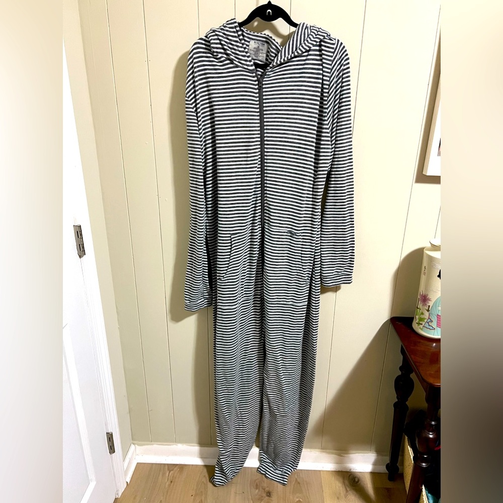 Reaction Kenneth Cole XL stretch cozy striped onesie with hood pockets jogger